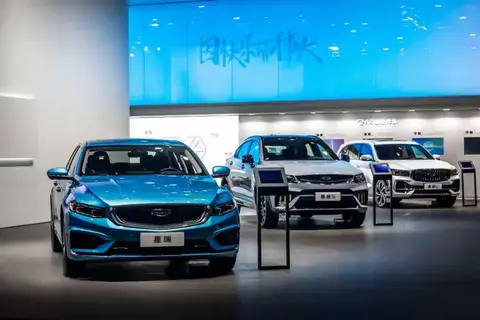 狂亏1800亿元!巨头业绩爆雷,汽车行业最惨烈一课,方向错了。